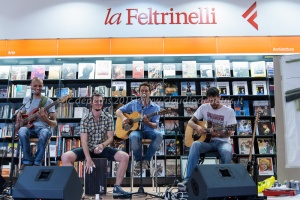 Mildred Pierce rock band+Solo street artist libreria la Feltrinelli 8/6/2015