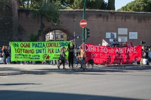 I movimenti per il diritto all'abitare in presidio a Porta san Paolo,14/4/2016
