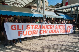 Dimostrazione contro Salvini al mercato del quartiere Montagnola, 4/5/2016 