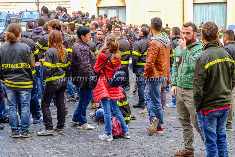 sit in vigili del fuoco discontinui a montecitorio 28/10/2014