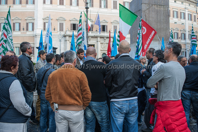 Presidio dei lavoratori Alitalia Maintenance Systems a Piazza di Montecitorio, 29/10/2015