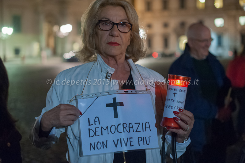 Flash mob dei supporters di Ignazio Marino in piazza del Quirinale, 2/11/2015 