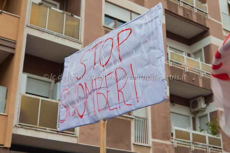 Movimenti per la casa, precari, studenti manifestano per rivendicare i propri diritti, 9/4/2016