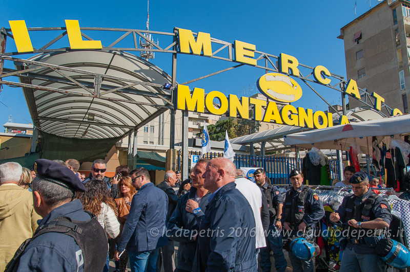 Dimostrazione contro Salvini al mercato del quartiere Montagnola, 4/5/2016 