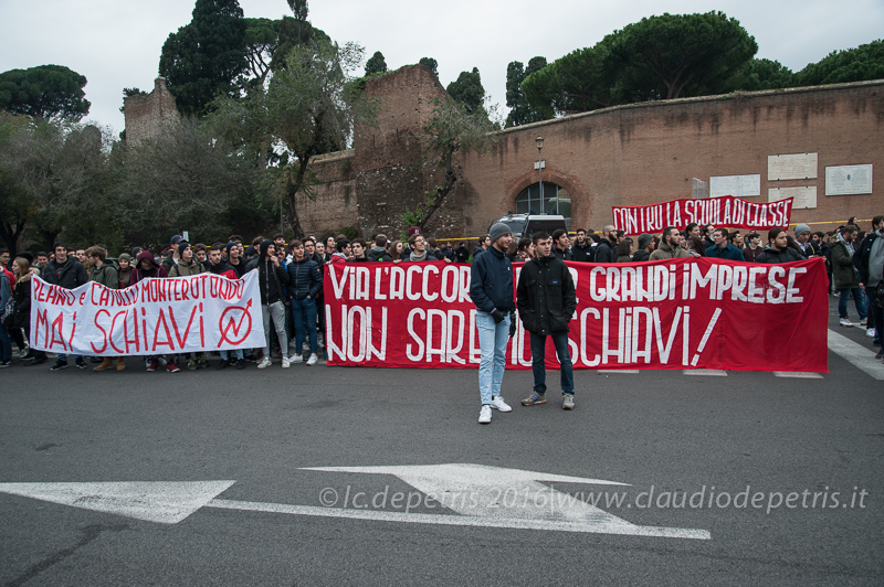 Gli studenti medi protestano a Roma, 17/11/2016