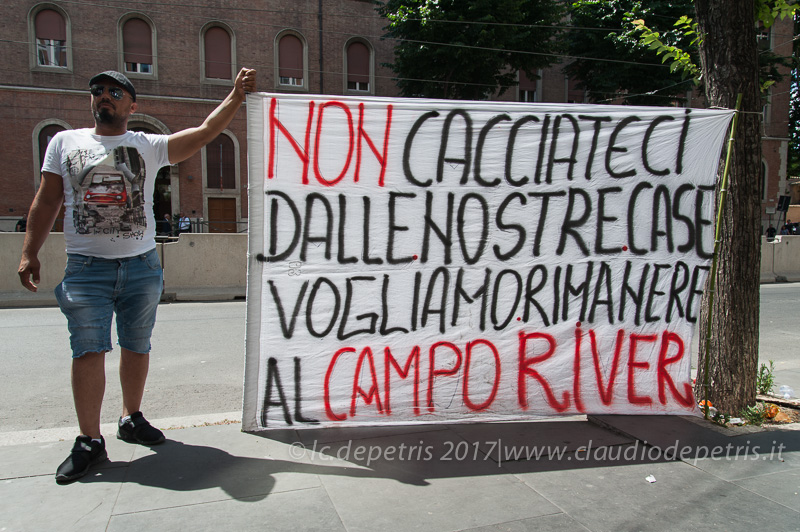 Roma: Nomadi di Campo River contro la chiusura del campo