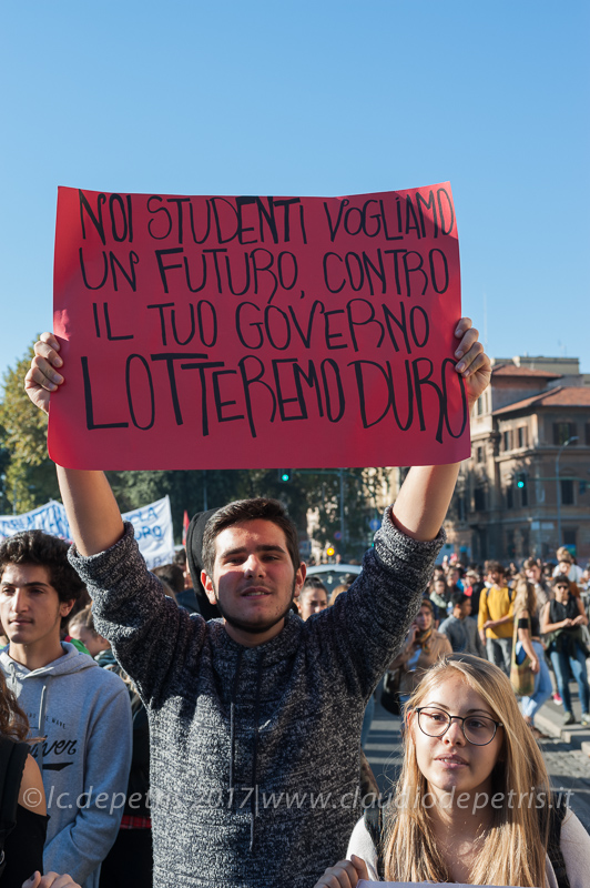 Roma, 13/10/2017 studenti  contro la riforma della scuola