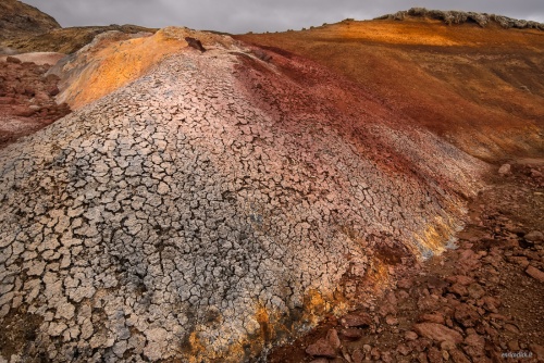 Zona geoternica di Seltùn - (Seltùn geotermal area)  - il terreno in tutta la zona è di cento colori grazie ai minerali contenuti. Un vero paradiso per i fotografi.
Islanda 2015